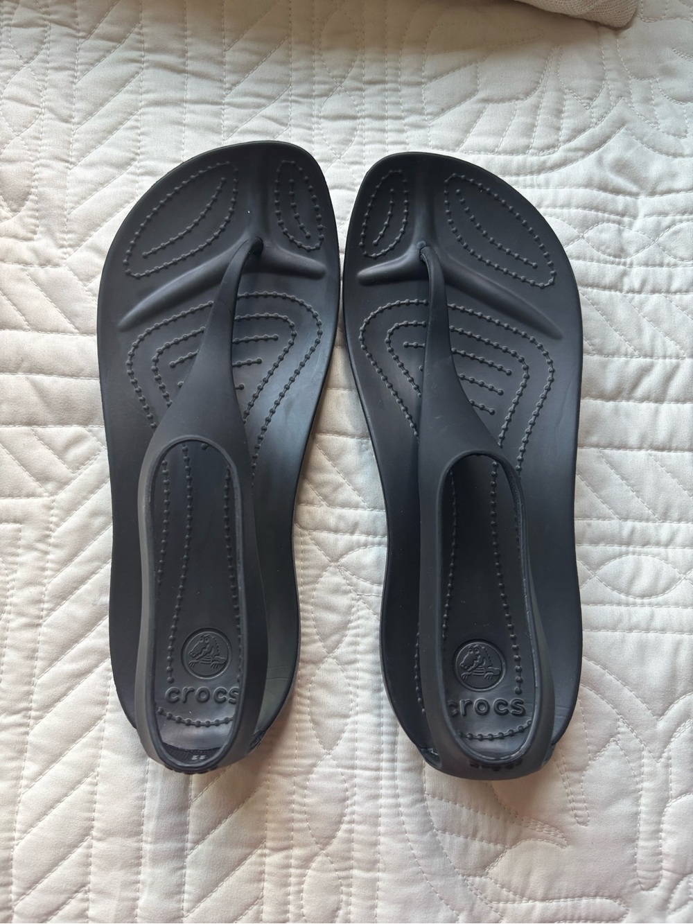 CROCS Black Molded Flip Sandals